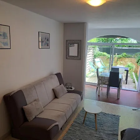 Apartment Cap City, Modeste Rez-de-jardin 500m Et Du Port