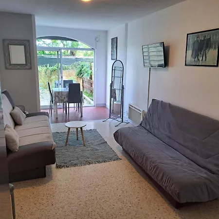 Apartment Cap City, Modeste Rez-de-jardin 500m Et Du Port