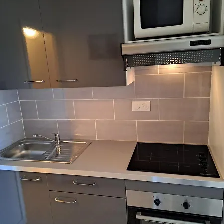 Appartement Cap City, Modeste Rez-de-jardin 500m Et Du Port *