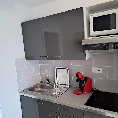 Cap City, Modeste Rez-de-jardin 500m Et Du Port Appartement *