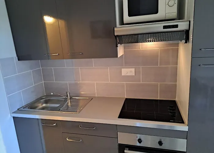 Appartamento Cap City, Modeste Rez-de-jardin 500m Et Du Port *