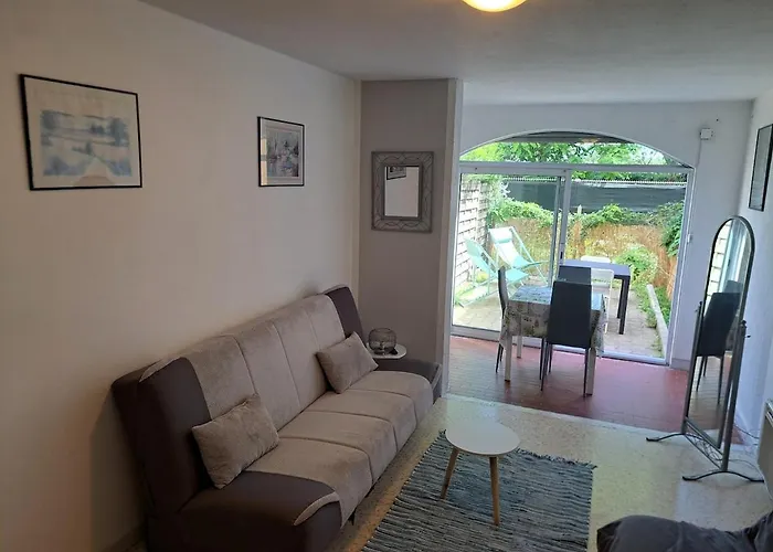 Appartamento Cap City, Modeste Rez-de-jardin 500m Et Du Port