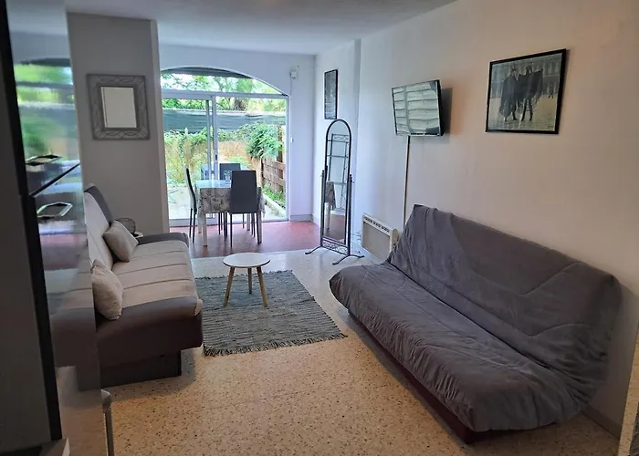 Appartamento Cap City, Modeste Rez-de-jardin 500m Et Du Port