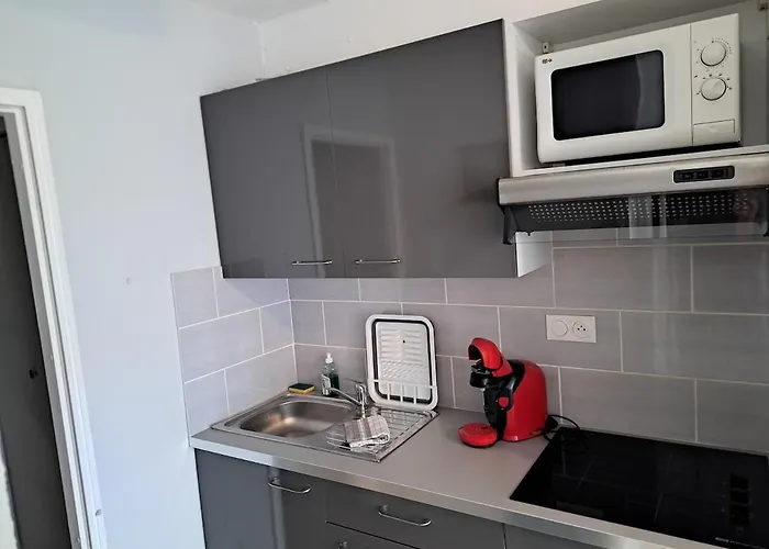 Cap City, Modeste Rez-de-jardin 500m Et Du Port Appartamento *